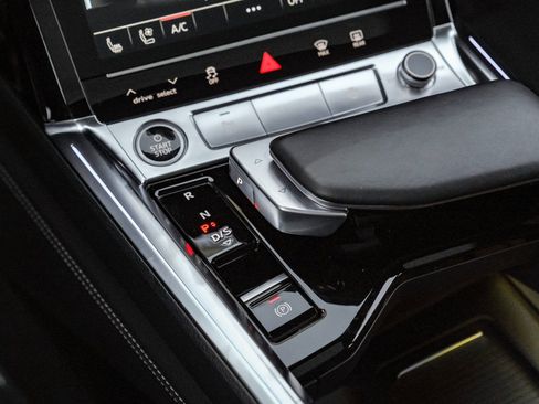 Used 2022 Audi e-tron Chronos w/ Chronos Package image 26