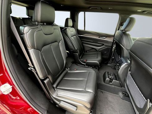 New 2025 Jeep Grand Cherokee L Limited image 10