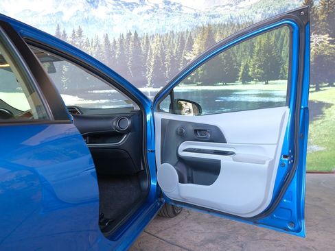 Used 2014 Toyota Prius C Four image 31