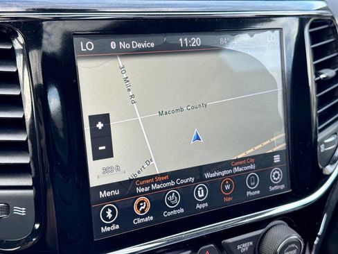 Used 2020 Jeep Grand Cherokee Limited AWD/4WD image 28