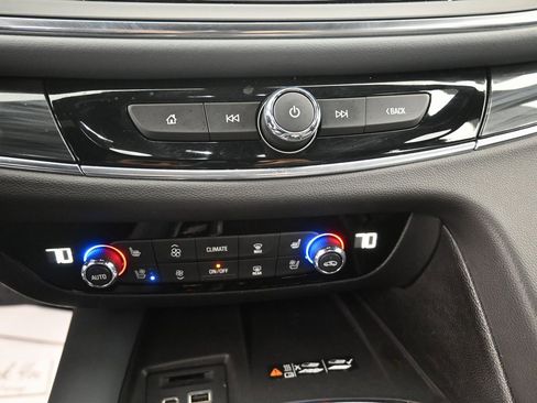 Used 2024 Buick Enclave Premium image 19