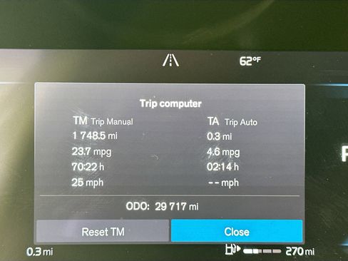 Used 2022 Volvo XC60 B5 Momentum w/ Protection Package Premier image 12