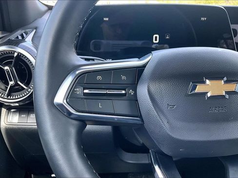 Used 2025 Chevrolet Equinox LT AWD/4WD image 14