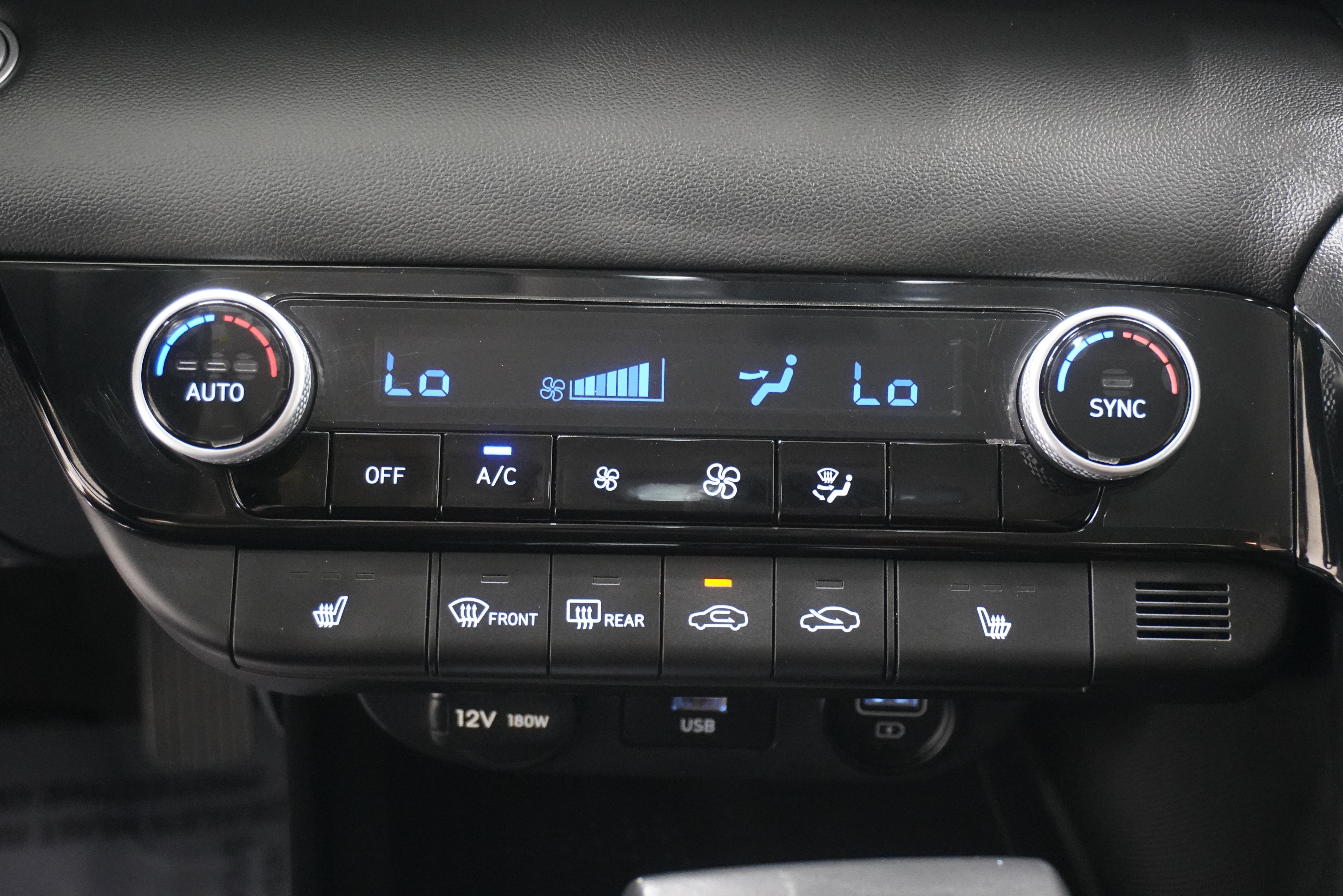 Used 2022 Hyundai Elantra SEL w/ Convenience + Premium Package FWD image 21