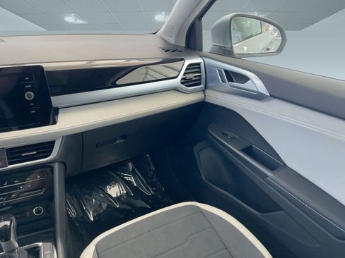 New 2026 Volkswagen Taos SE image 28