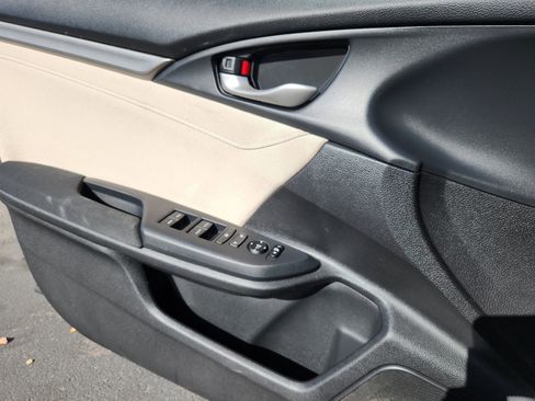 Used 2018 Honda Civic EX image 7