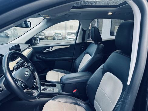 Used 2022 Ford Escape Titanium w/ Titanium Premium Package image 3