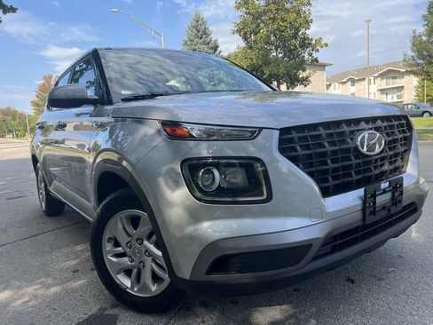 Used 2020 Hyundai Venue SE FWD image 14