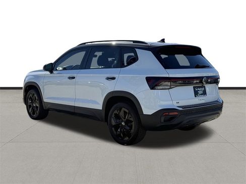 New 2026 Volkswagen Taos SE image 7