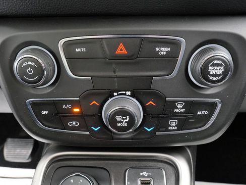 Used 2020 Jeep Compass Latitude AWD/4WD image 27