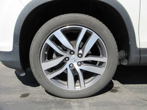 Used 2016 Honda Pilot Touring image 17