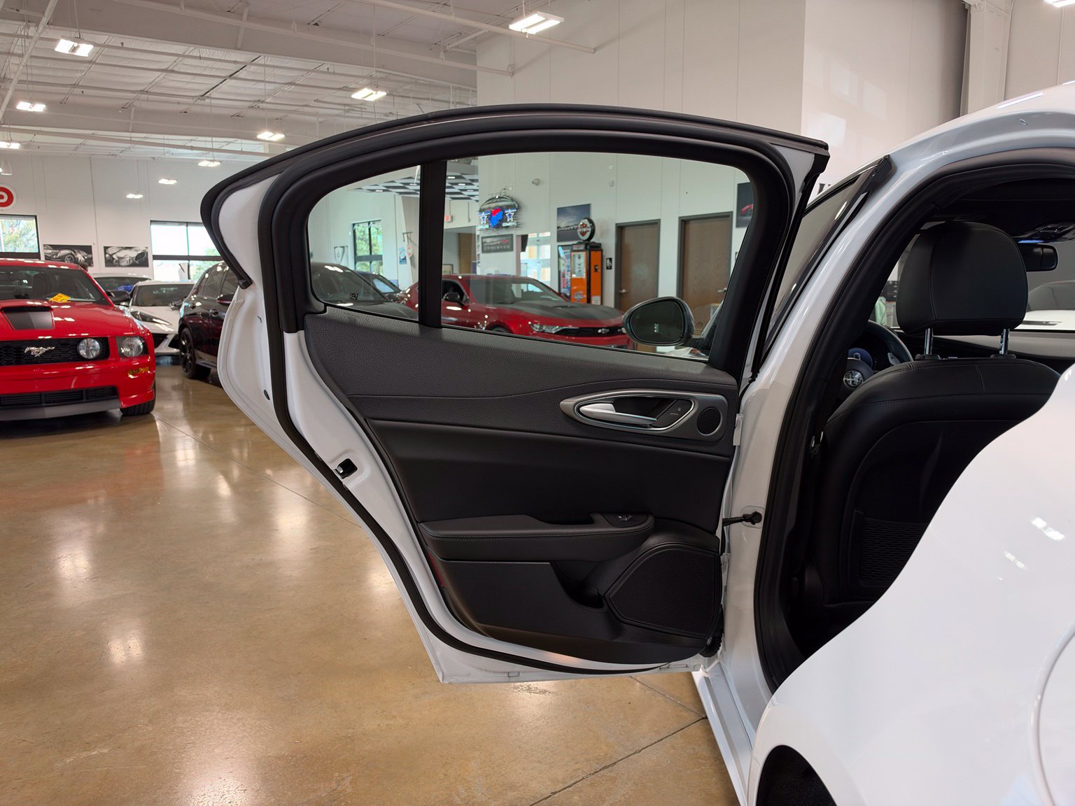 Used 2025 Alfa Romeo Giulia RWD image 33