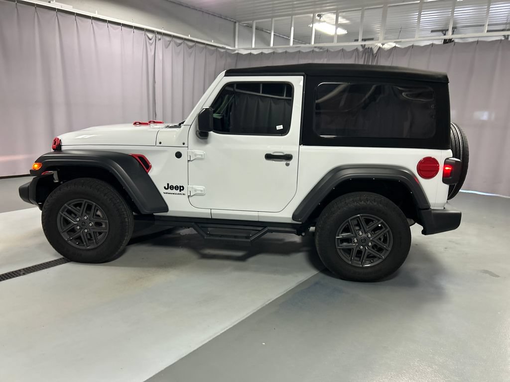 Used 2024 Jeep Wrangler Sport AWD/4WD image 4