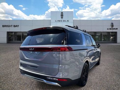 Used 2022 Kia Carnival SX Prestige FWD image 5