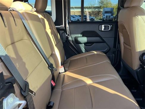 Used 2023 Jeep Wrangler Unlimited Sahara w/ Cold Weather Group image 21