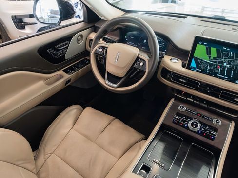 Used 2023 Lincoln Aviator Reserve w/ Equipment Group 201A image 10