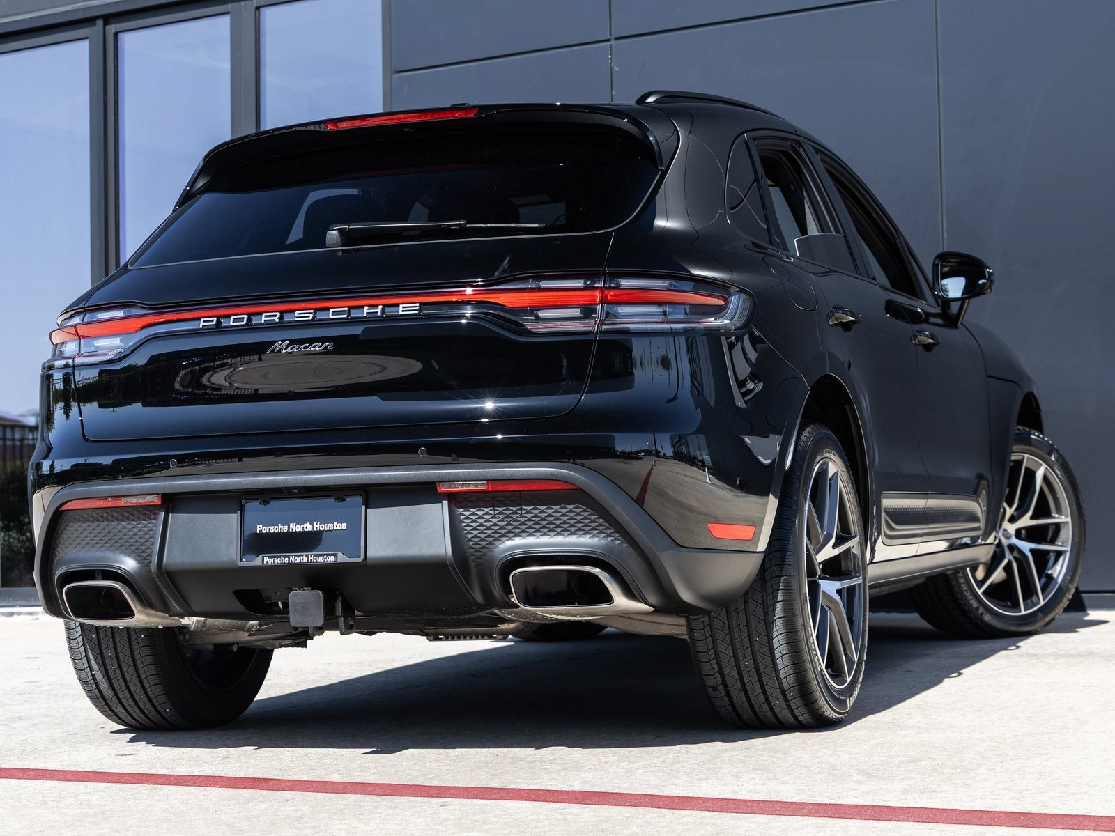 Certified 2026 Porsche Macan AWD/4WD image 11