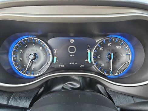 Used 2022 Chrysler Pacifica Touring-L FWD image 11