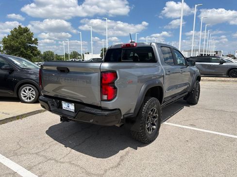 Used 2025 Chevrolet Colorado ZR2 w/ Technology Package AWD/4WD image 3