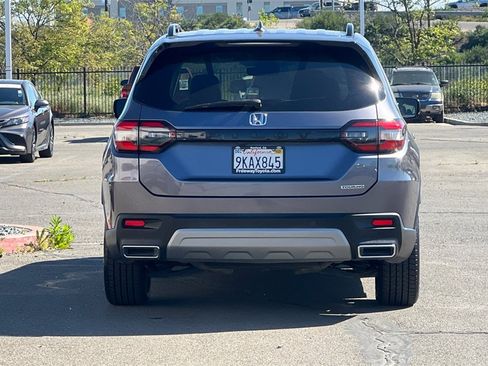 Used 2024 Honda Pilot Touring image 6