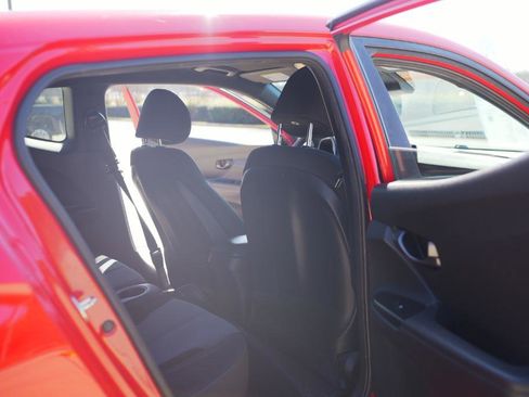 Used 2019 Hyundai Veloster 2.0 image 19