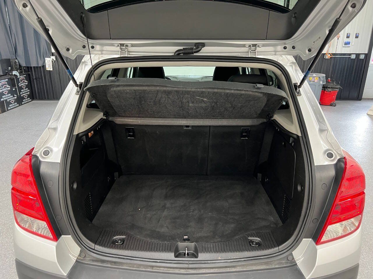 Used 2016 Chevrolet Trax LT w/ LT Sun and Sound Package FWD image 12