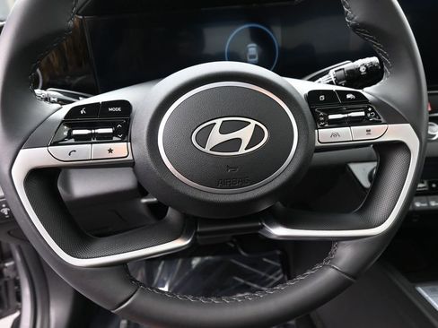 Certified 2024 Hyundai Elantra Limited FWD image 29