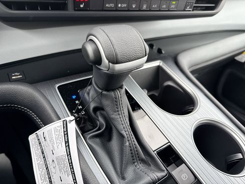 Certified 2025 Toyota Sienna XLE image 22