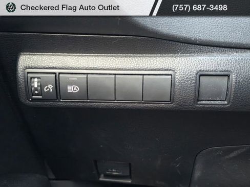Used 2022 Toyota Corolla SE image 11