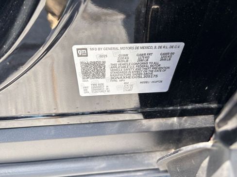 Used 2025 Chevrolet Equinox LT FWD image 23