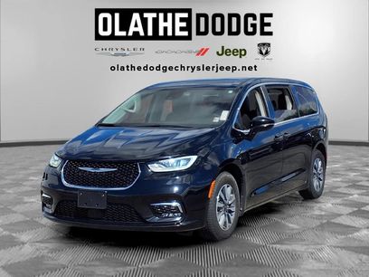 Used 2024 Chrysler Pacifica Limited