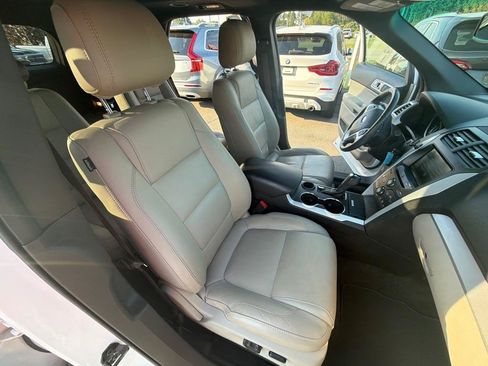 Used 2015 Ford Explorer XLT w/ Equipment Group 202B FWD image 27