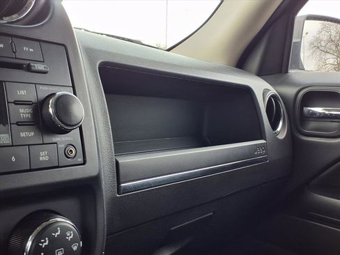 Used 2014 Jeep Patriot Latitude image 10