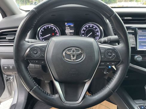 Used 2020 Toyota Camry SE FWD image 11