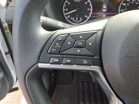Used 2025 Nissan Sentra SV FWD image 23