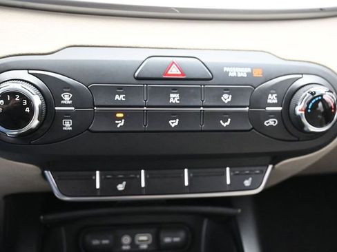 Used 2016 Kia Sorento LX w/ LX Convenience Package image 20