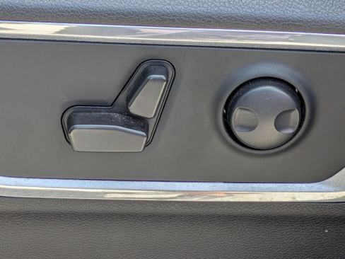 Used 2022 RAM 1500 Laramie AWD/4WD image 19