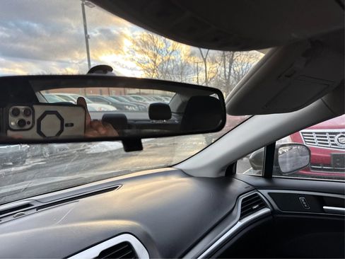Used 2016 Ford Fusion SE FWD image 17