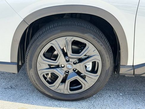 Certified 2025 Subaru Ascent Bronze Edition AWD/4WD image 11
