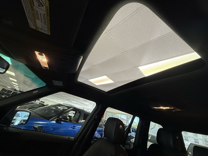 Used 2012 Land Rover Range Rover HSE AWD/4WD image 36