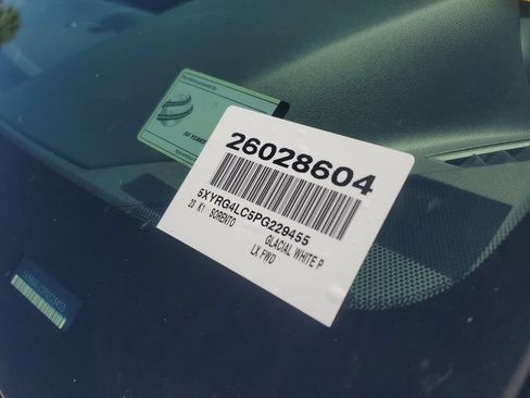 Used 2023 Kia Sorento LX FWD image 5