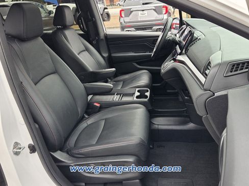 Used 2024 Honda Odyssey Sport image 12