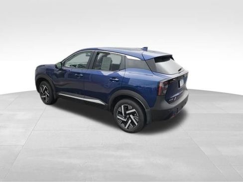 Used 2025 Nissan Kicks SV FWD image 4