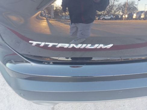 Used 2024 Ford Edge Titanium image 10