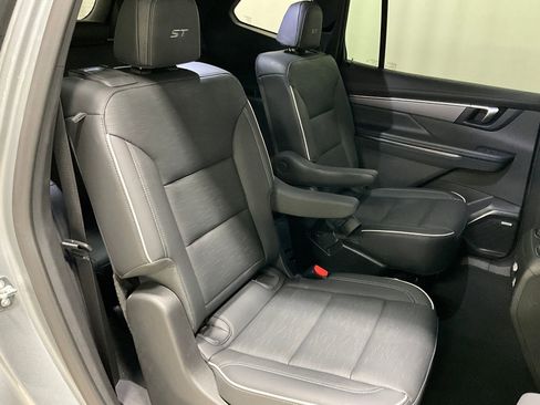 Used 2025 Buick Enclave Sport Touring AWD/4WD image 24