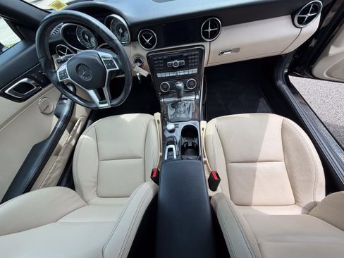 Used 2013 Mercedes-Benz SLK 250 image 9