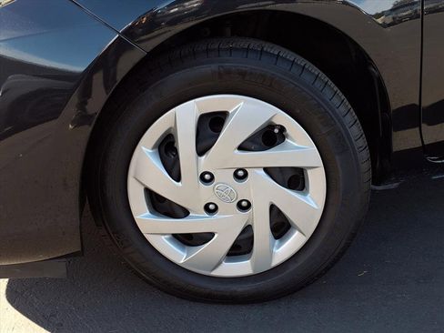 Used 2015 Toyota Prius C Two image 4