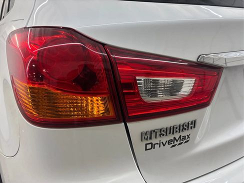Used 2018 Mitsubishi Outlander Sport SE AWD/4WD image 32