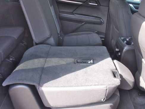 Used 2025 GMC Acadia Elevation image 31