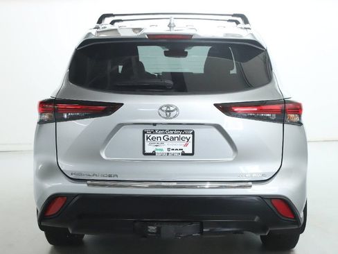 Used 2024 Toyota Highlander XLE AWD/4WD image 42